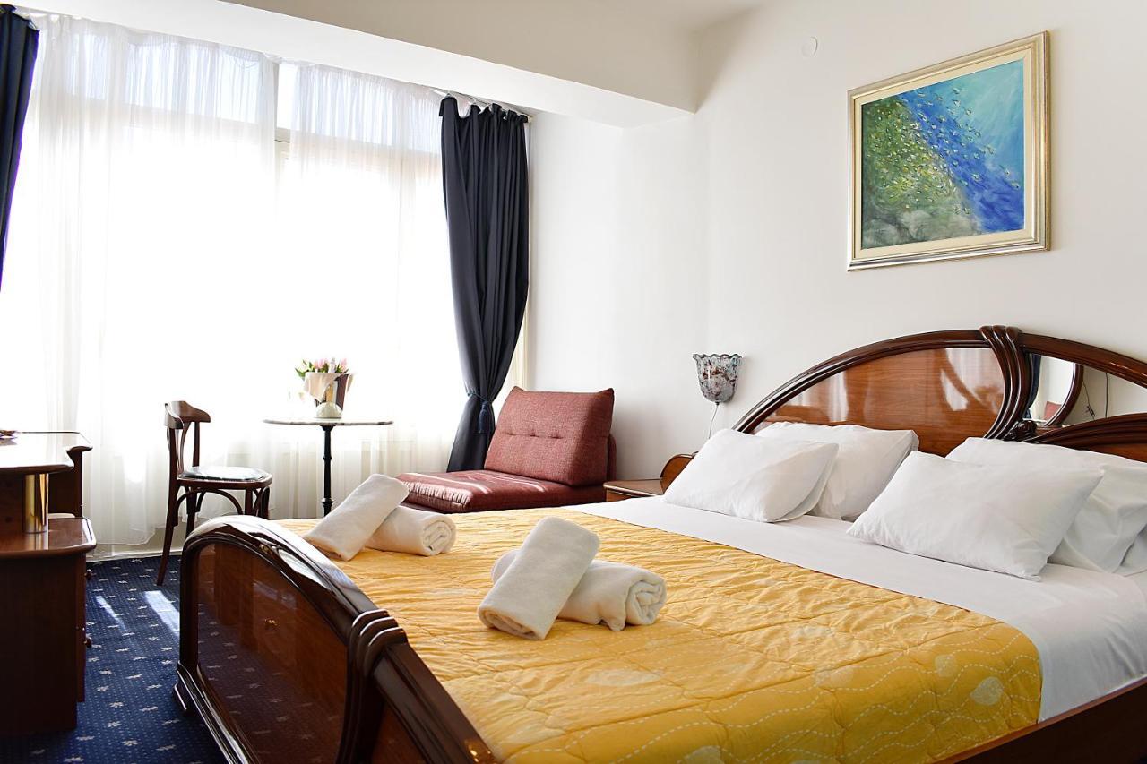 Hotel Nico 3*