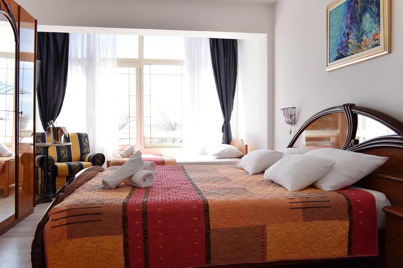 Hotel Nico 3*